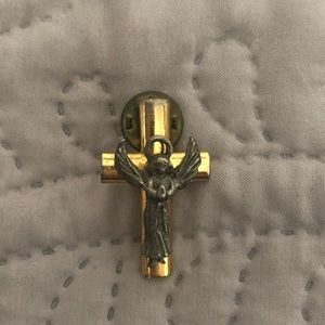 🔴Silver and gold cross pin